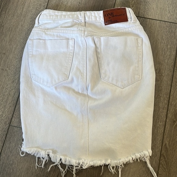 One Teaspoon 2020 White Denim Distressed Skirt - Picture 4 of 5
